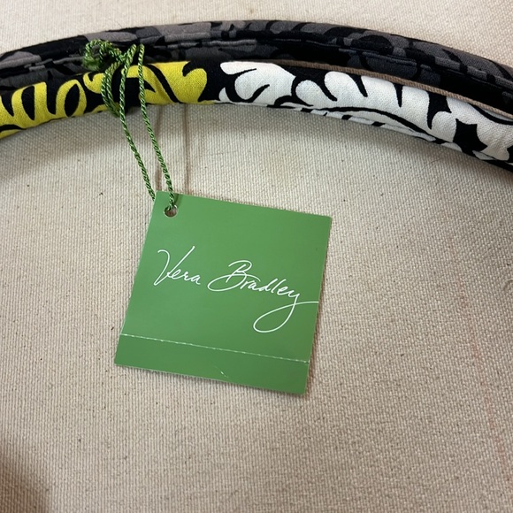 Véra Bradley Angle Tote in Baroque pattern. NEW WITH TAG - Picture 3 of 6